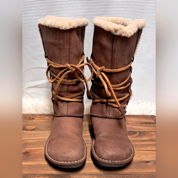 ❄️UGG Catalina Leather Sherpskin Boots Size 7❄️ - Picture 2 of 7